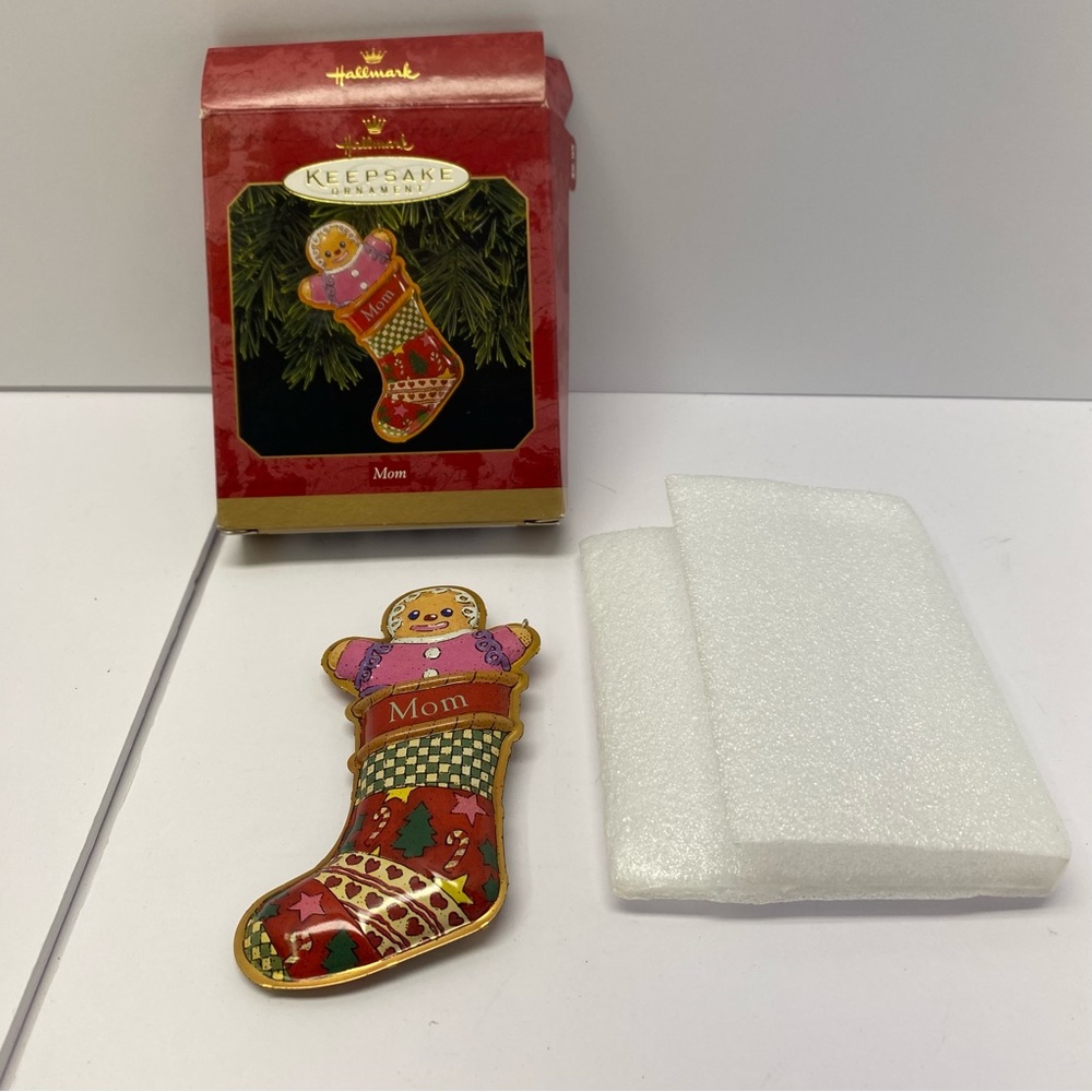 Vintage 1999 Hallmark MOM Stocking Pressed Tin CHRISTMAS Keepsake ORNAMENT